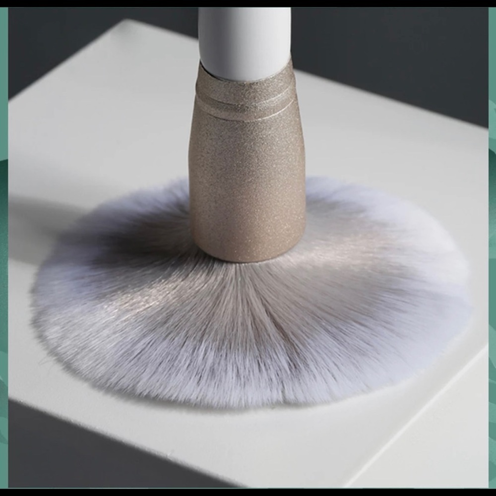 Long Island make up brushes. - Picture 4 of 6